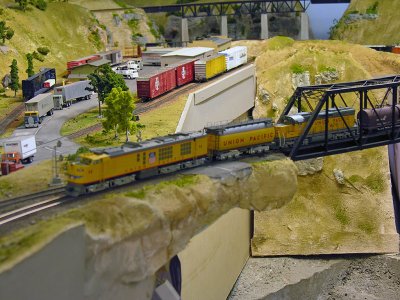 Athearn's new UP Gas Turbine (Rich's latest toy) crosses the bridge over the aisle