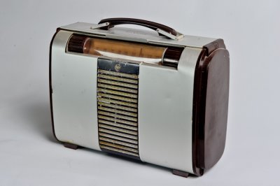 Radio a lampe _ RCA Victor Modle BP6C Superheterodyne _ 1950