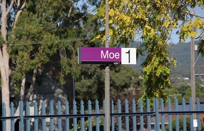 Moe Station Sign