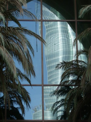 Burj Dubai Reflection.jpg