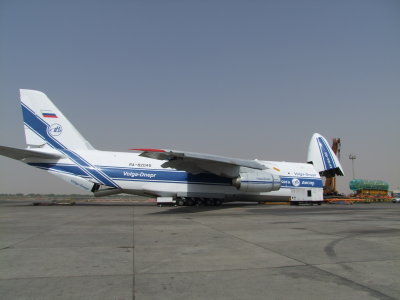 1407 30th September 08 AN124 loading at Sharjah Airport.jpg