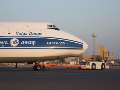 1724 14th October 08 AN124 towing at Sharjah Airport.jpg