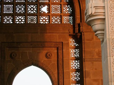 Early Sun Gateway to India Mumbai.jpg