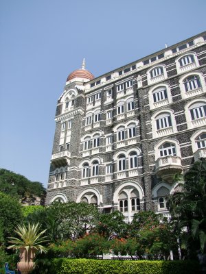Taj Mahal Hotel Gardens Mumbai.jpg