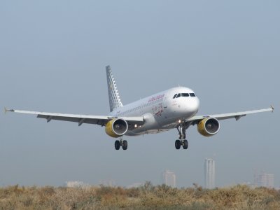 0912 2nd January 09 A6-ABZ landing at Sharjah Airport.jpg