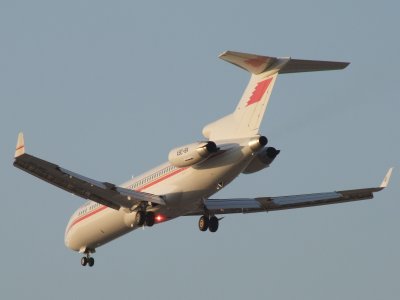 1720 31st January 09 727 Bahrain Amiri flight on finals over Mirdif.jpg