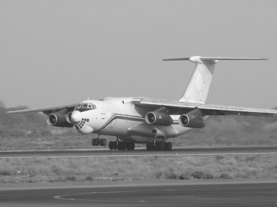 1611 19th February 09 IL76 departing Sharjah.jpg