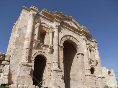 Hadrians Arch Jerash Jordan.jpg