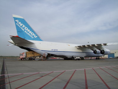 1716 10th March 09 AN124 at Sharjah Airport.jpg