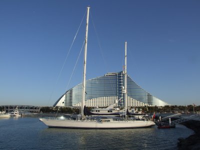 Jumeirah Beach Hotel Dubai.JPG