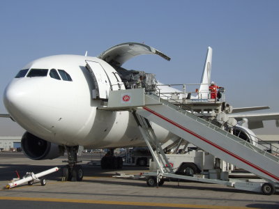 1652 14th February 08 Maximus Cargo A300 at Sharjah Airport.JPG