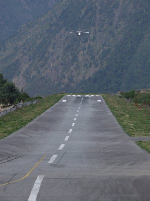 Landing 1 Lukla.JPG