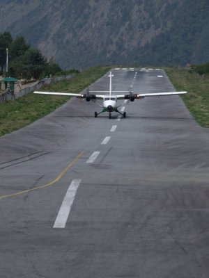 Landing 4 Lukla.JPG