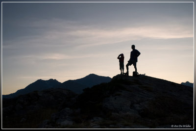 on top of the hill les ttes