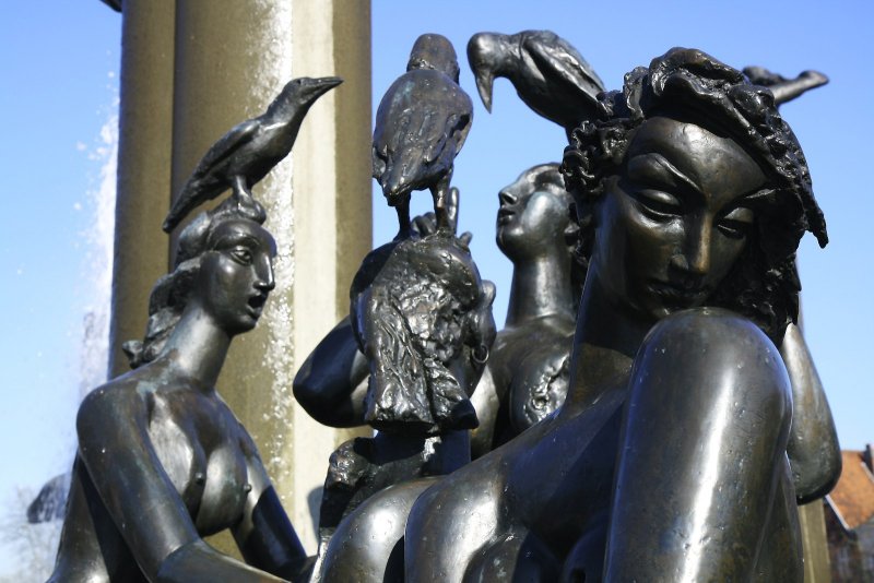 Badende vrouwen (fontein Zand)