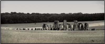 Stonehenge tourists.jpg