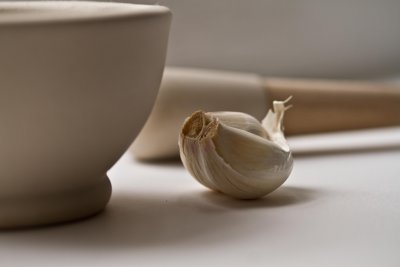 garlic, pestle and mortar