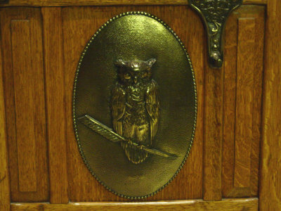 Owl Logo Plate