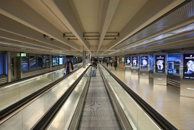 Corridor in Zurich airport hodnik_MG_5139-1.jpg