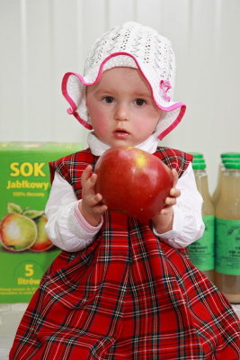 Girl with apple deklica z jabolkom_MG_8716-11.jpg
