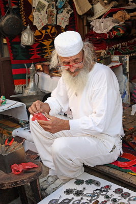 Man in bazaar moki na trnici_MG_3989-11.jpg