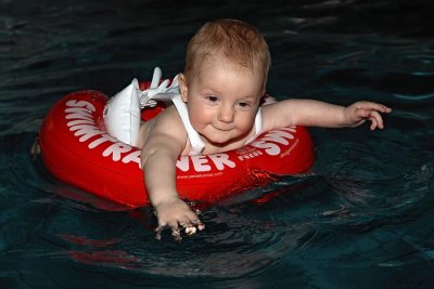 Baby swimming dojenček plava_MG_2715-1.jpg