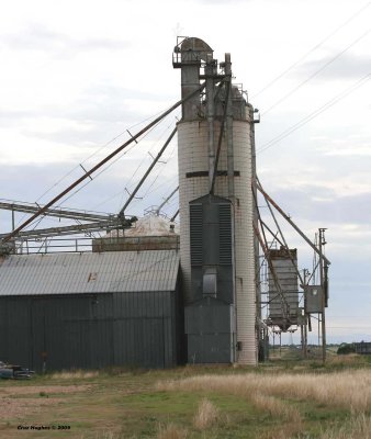 Six Point  - Abandoned grain elevator - MP 637.78.