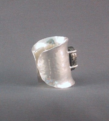 The back of the (somewhat) adjustable ring