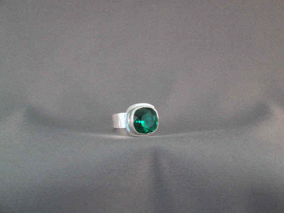 RS93 - green rhinestone ring.JPG