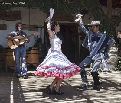 Dancers at La Vaquita Ech