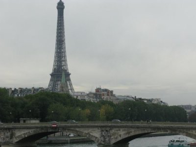 Tour Eiffel from the river