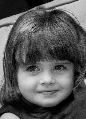 13_Avery-5x7-Black_And_White.jpg