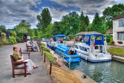 Filling up the lock, Marlow
