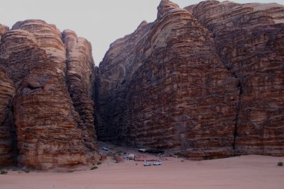 Si petits dans ce paysage fabuleux du Wadi Rum