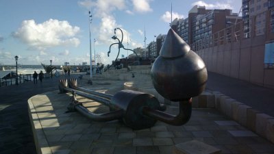 Boulevard Scheveningen, sculptures by Tom Otterness