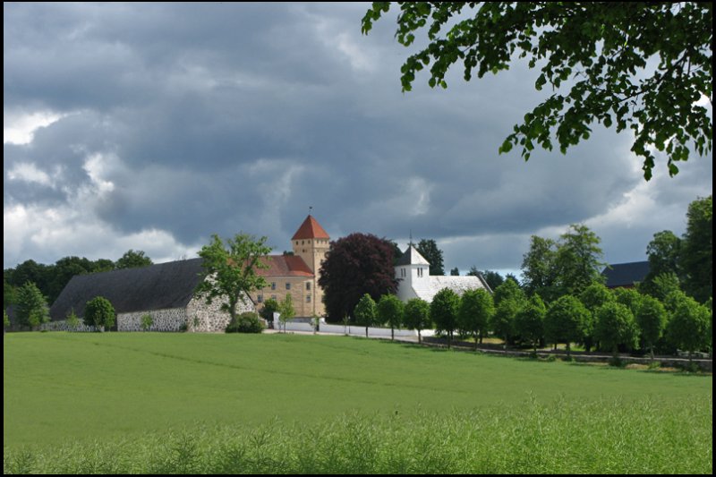 Tosterup castle and chapel.jpg