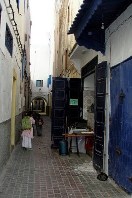109 Essaouira - Alley scene.JPG