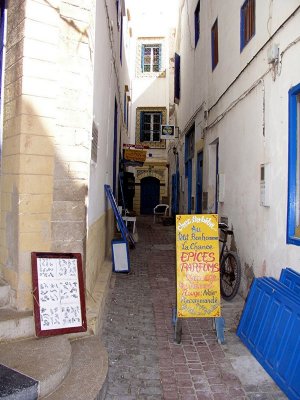 113 Essaouira - Alley.JPG