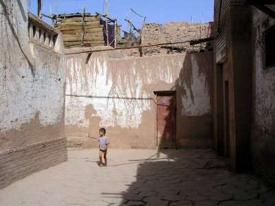 Old mud walls - Koziquiyabixi neighborhood