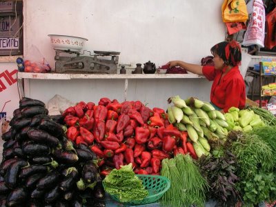 Margilan (Fergana Valley) - market - abundant food everywhere