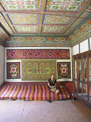 Kokand Palace - vividly decorated room