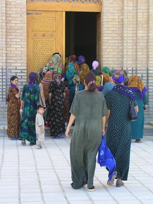 Mary, Turkmenistan - Muslim women entering mosque