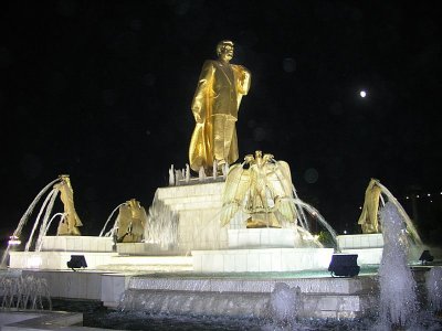 Ashghabad - another gold statue glorifying Turkmenbashi