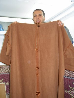 Testour tailor - we learn how he makes the cachabia, the winter coat of Tunisian men