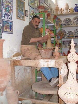 Djerba, Guellala - visit to pottery shop