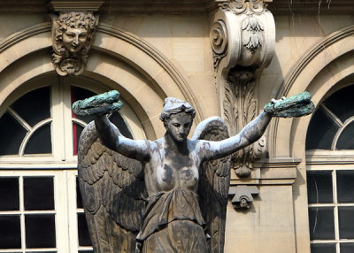 Musee Carnavelet-Statue Closeup