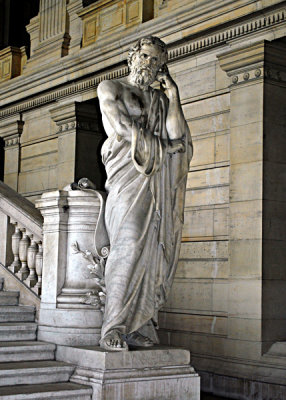 Brussels-Statue at Palace of Justice