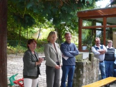 Sance acadmique Martine Dassy (asbl Equipe du Grand Tour), Valrie Lonet (directrice), Bernard Rochez (pouvoir organisateur)