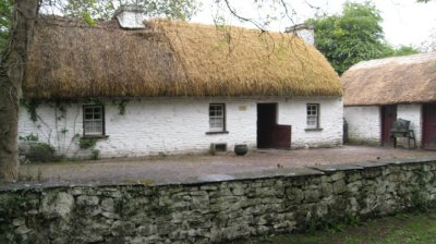 Thatched cottage on the Bunratty castle grounds