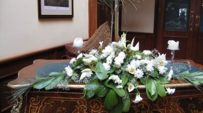 Flower arrangement in the entrance of the Racket Hall Country House